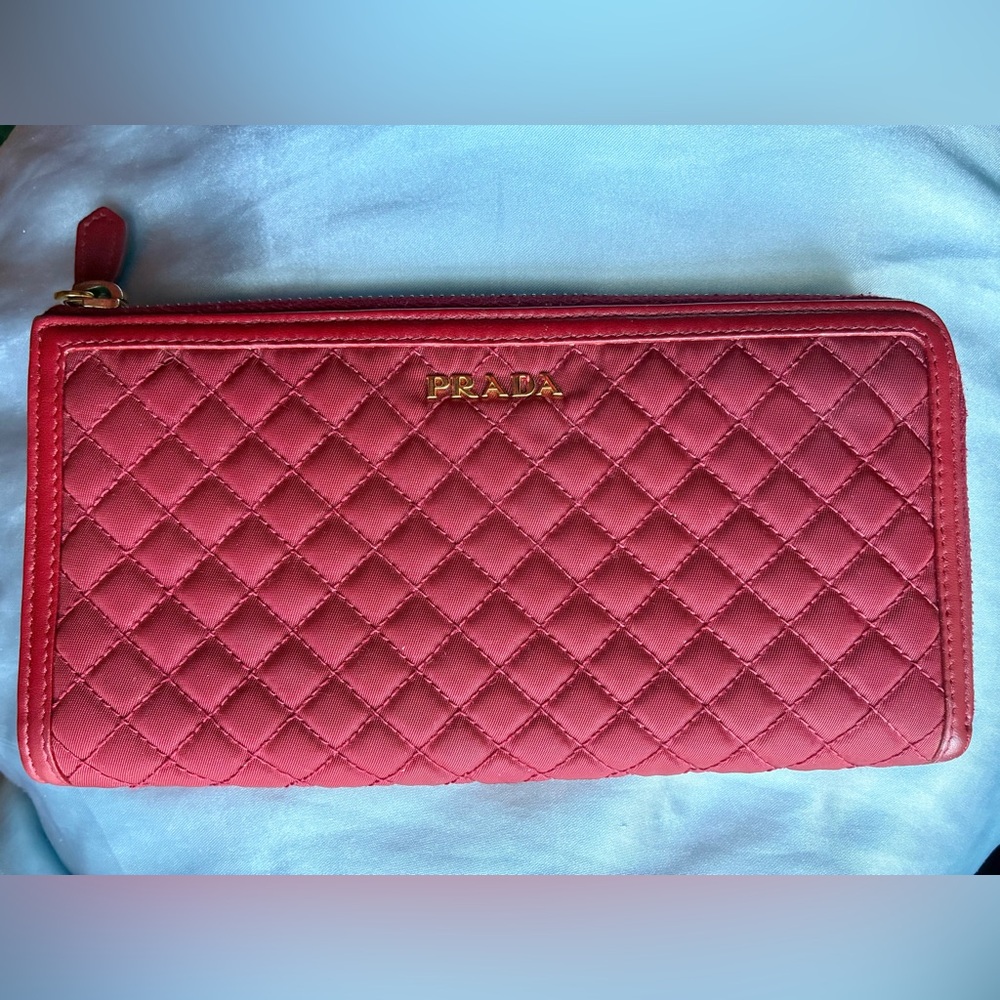 ✨Authentic Prada Tessuto Quilted Zip Wallet – Timeless Chic 💄✨ - Picture 5 of 7
